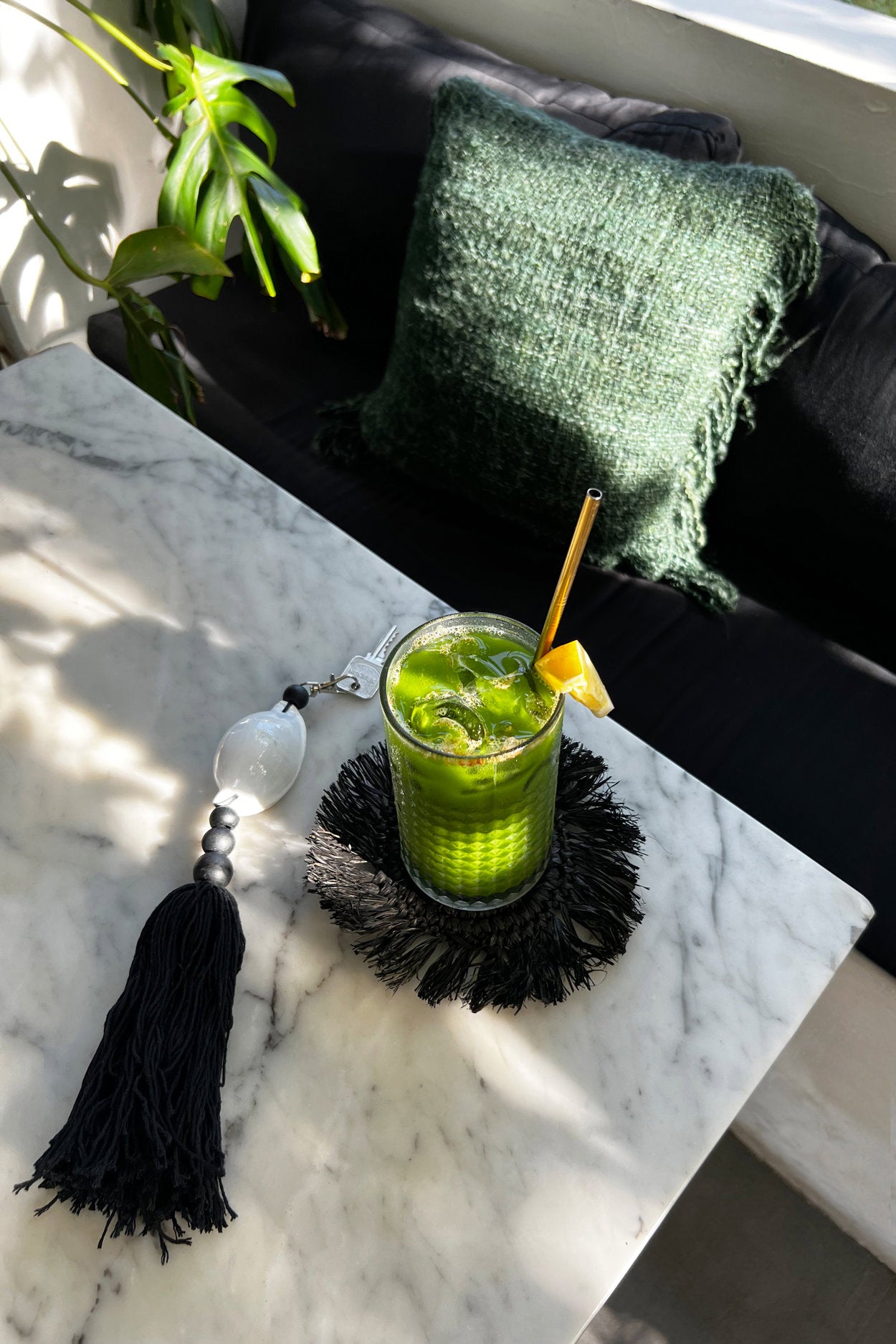 the-togian-keychain-black-white