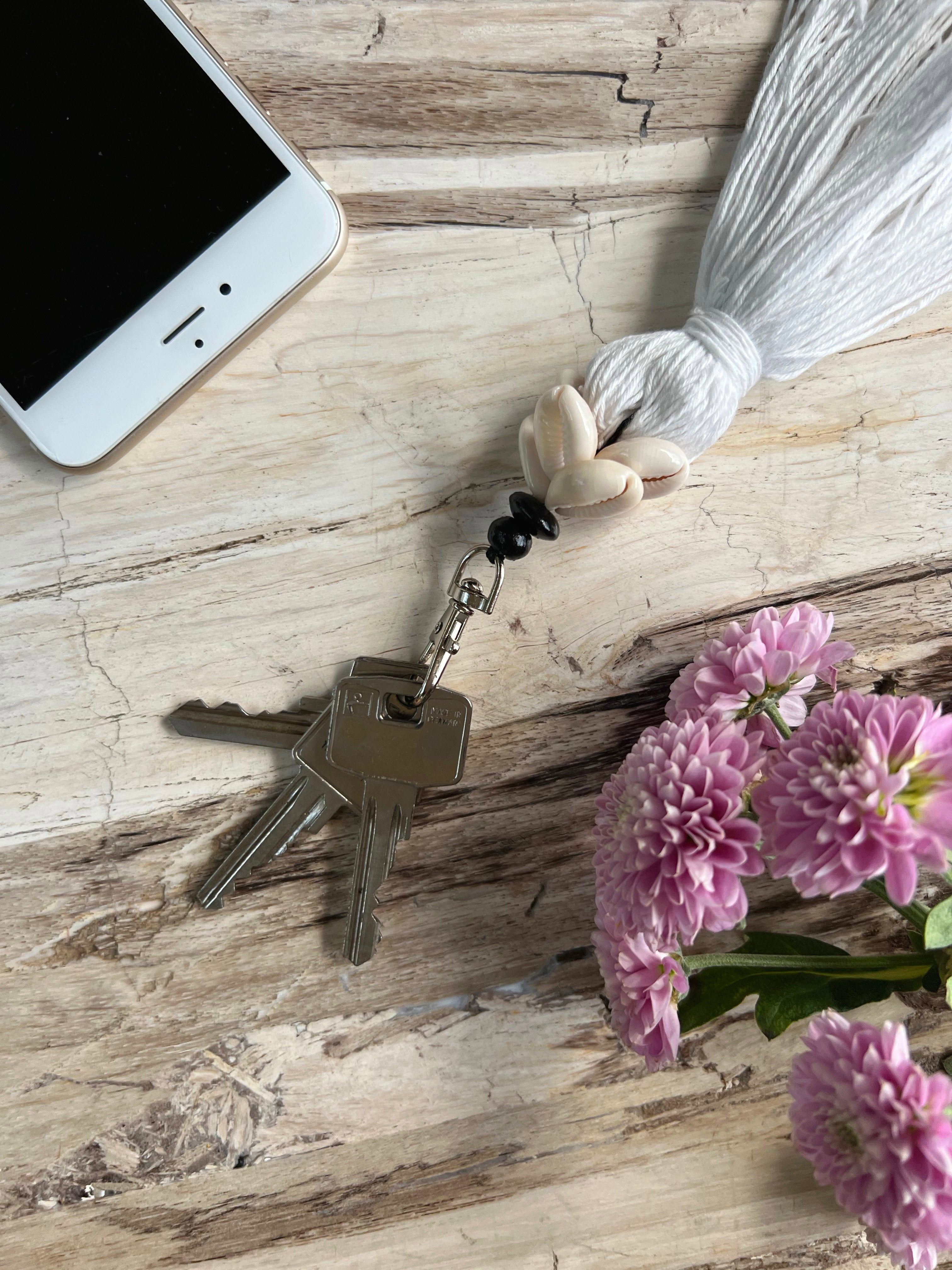 the-cowrie-tassel-keychain-white