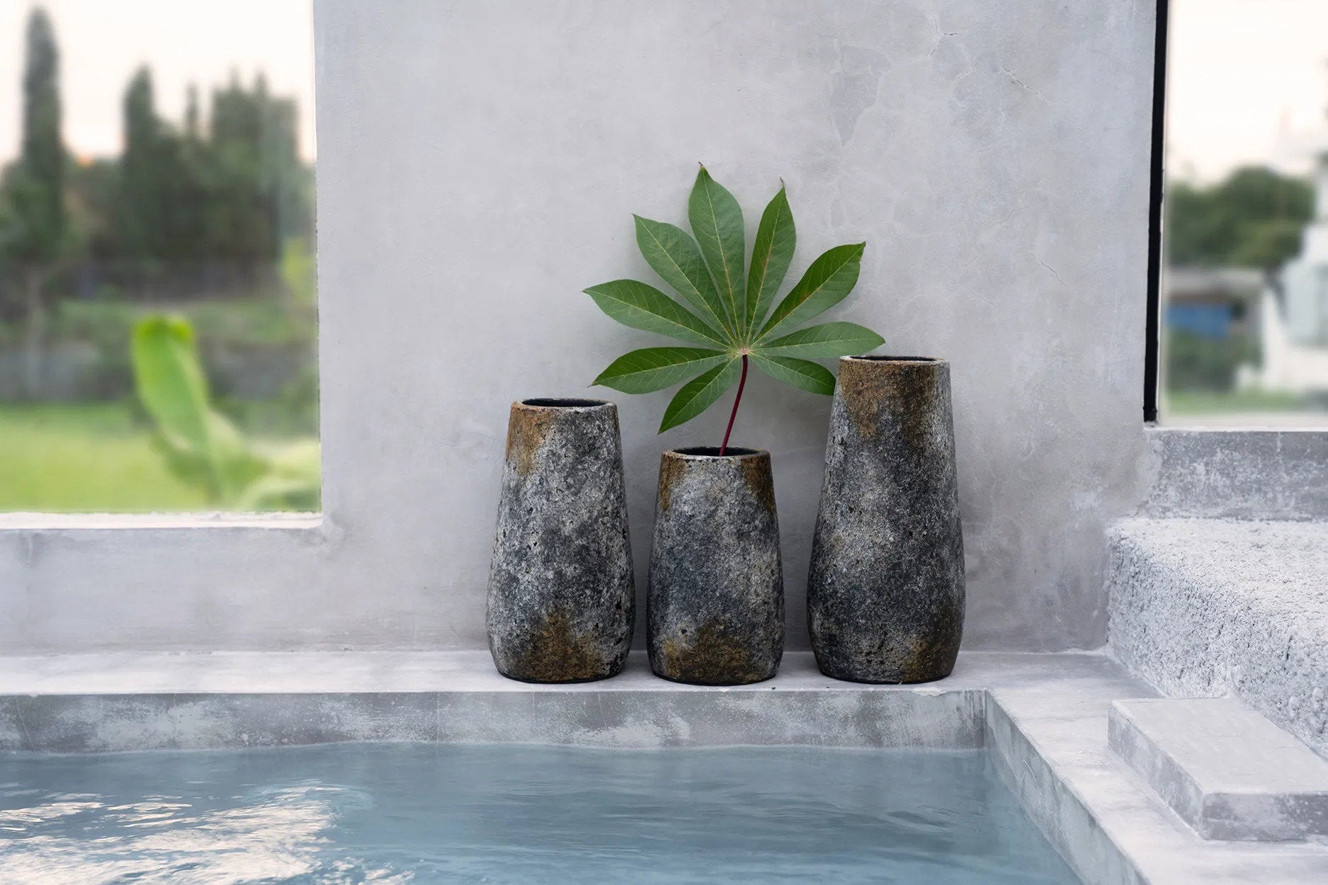 the-spooky-vase-antique-grey-l