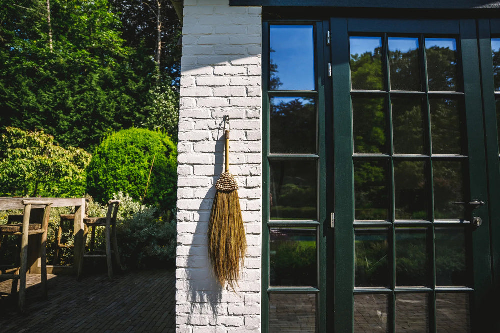 the-raffia-broom-natural