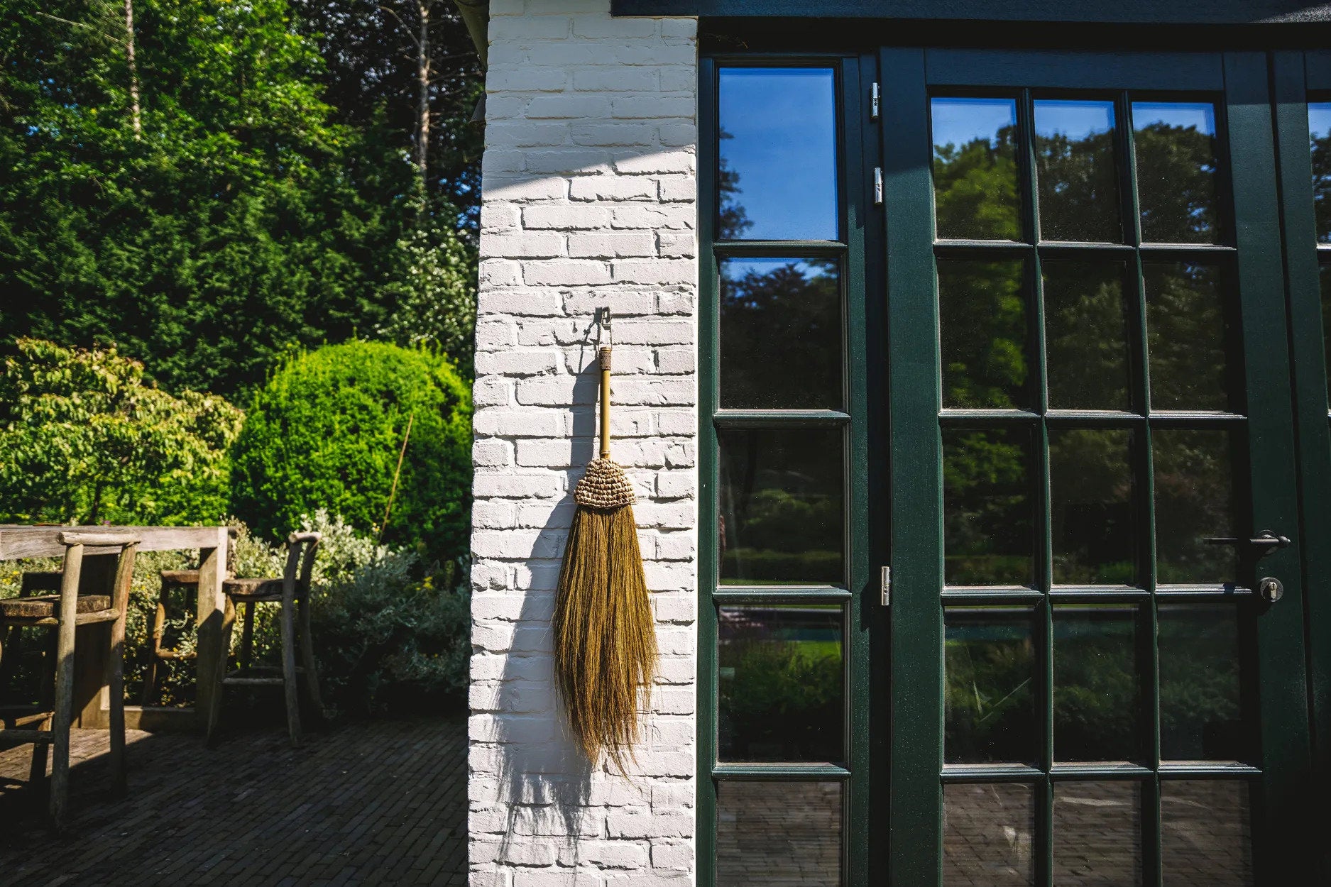 the-raffia-broom-natural