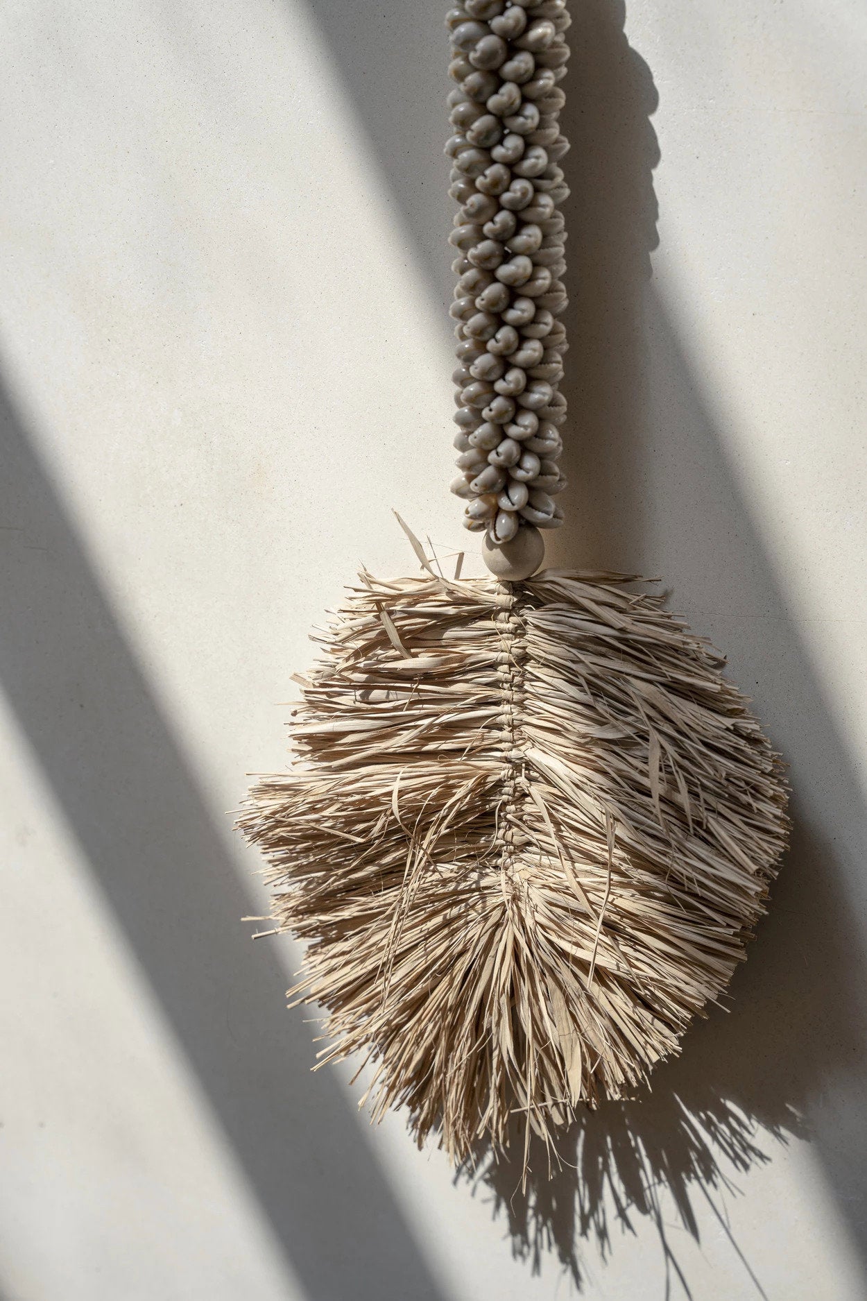 the-raffia-shell-tassel-cream-natural