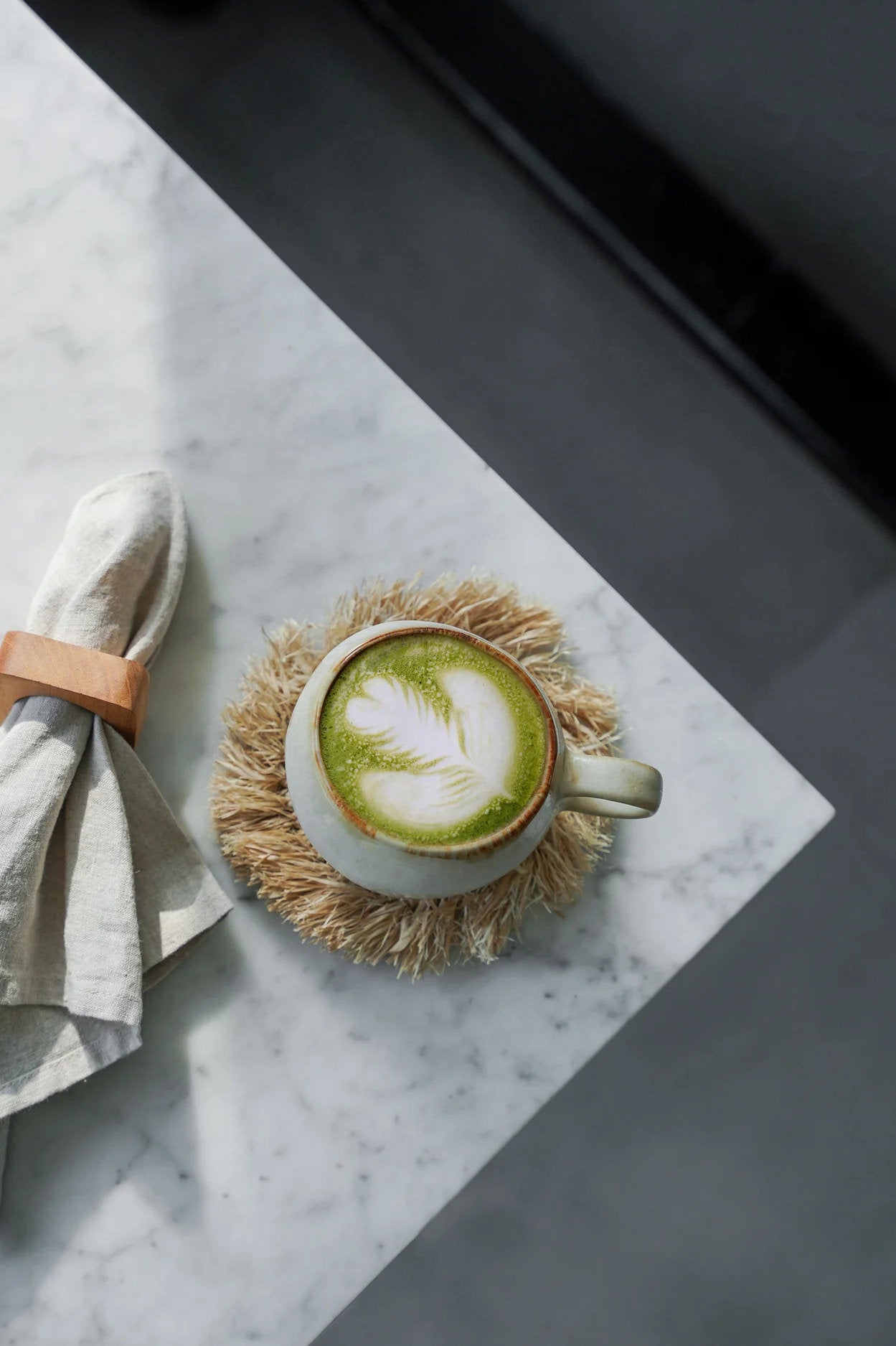 the-fringe-raffia-coaster-natural