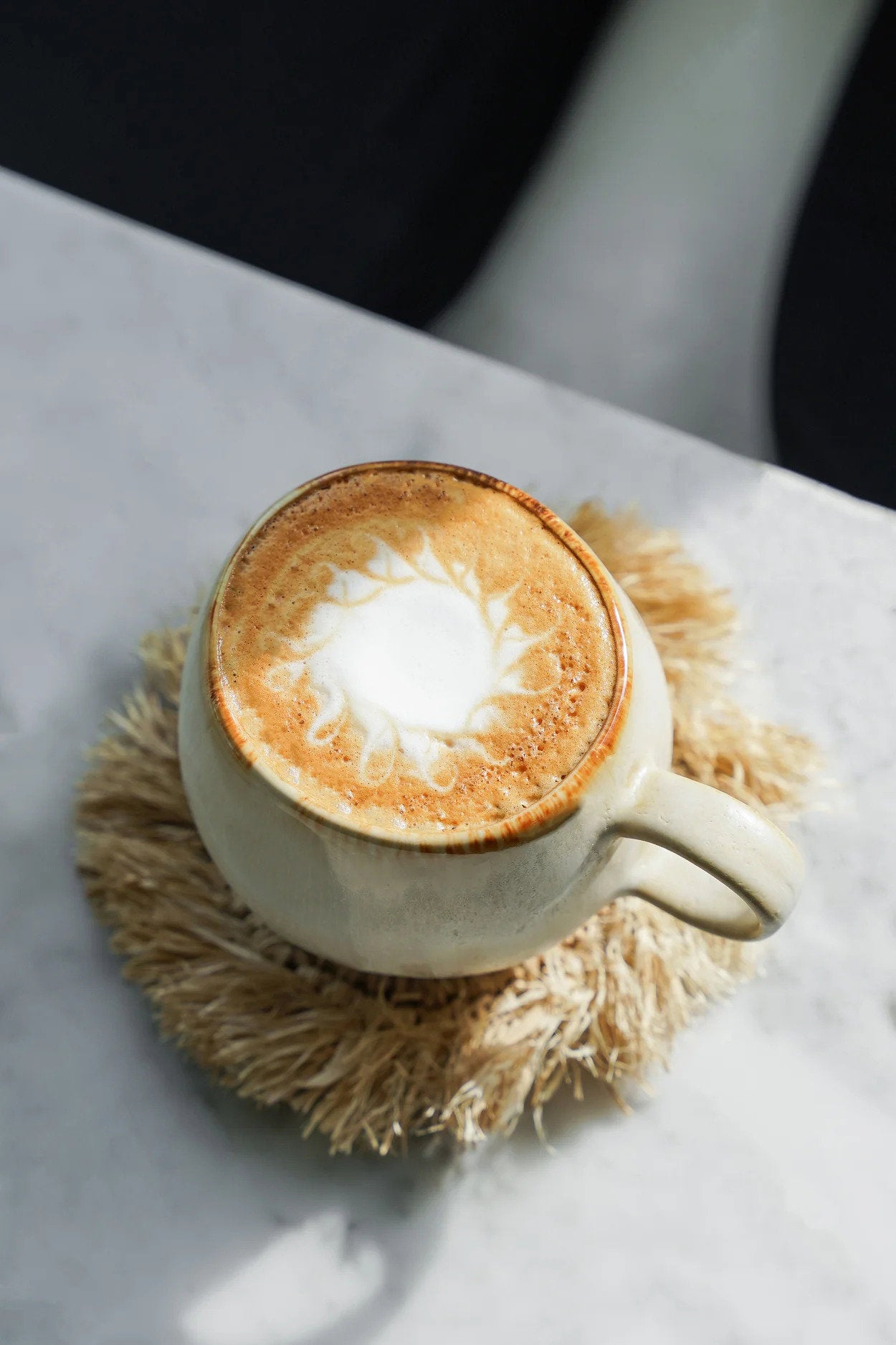 the-fringe-raffia-coaster-natural