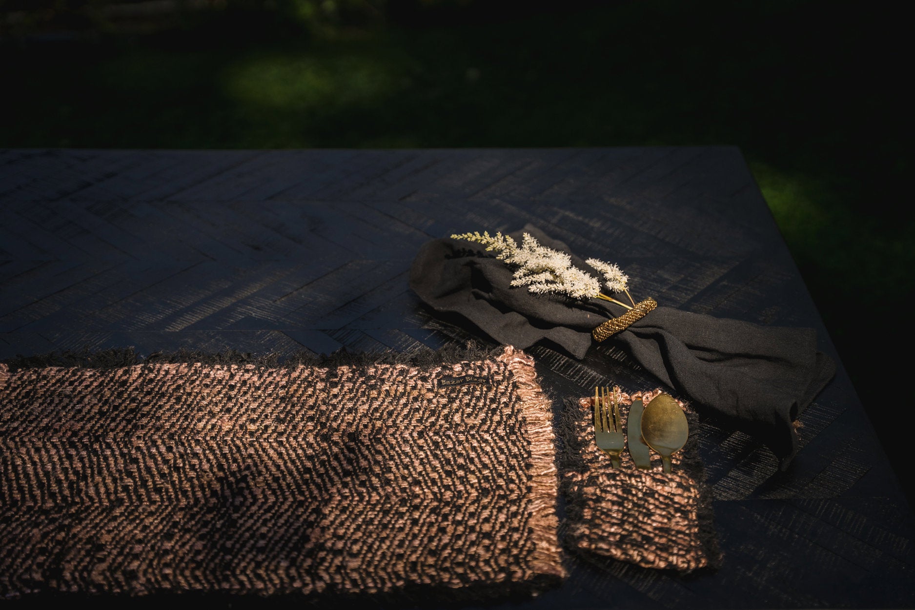 the-oh-my-gee-placemat-black-copper