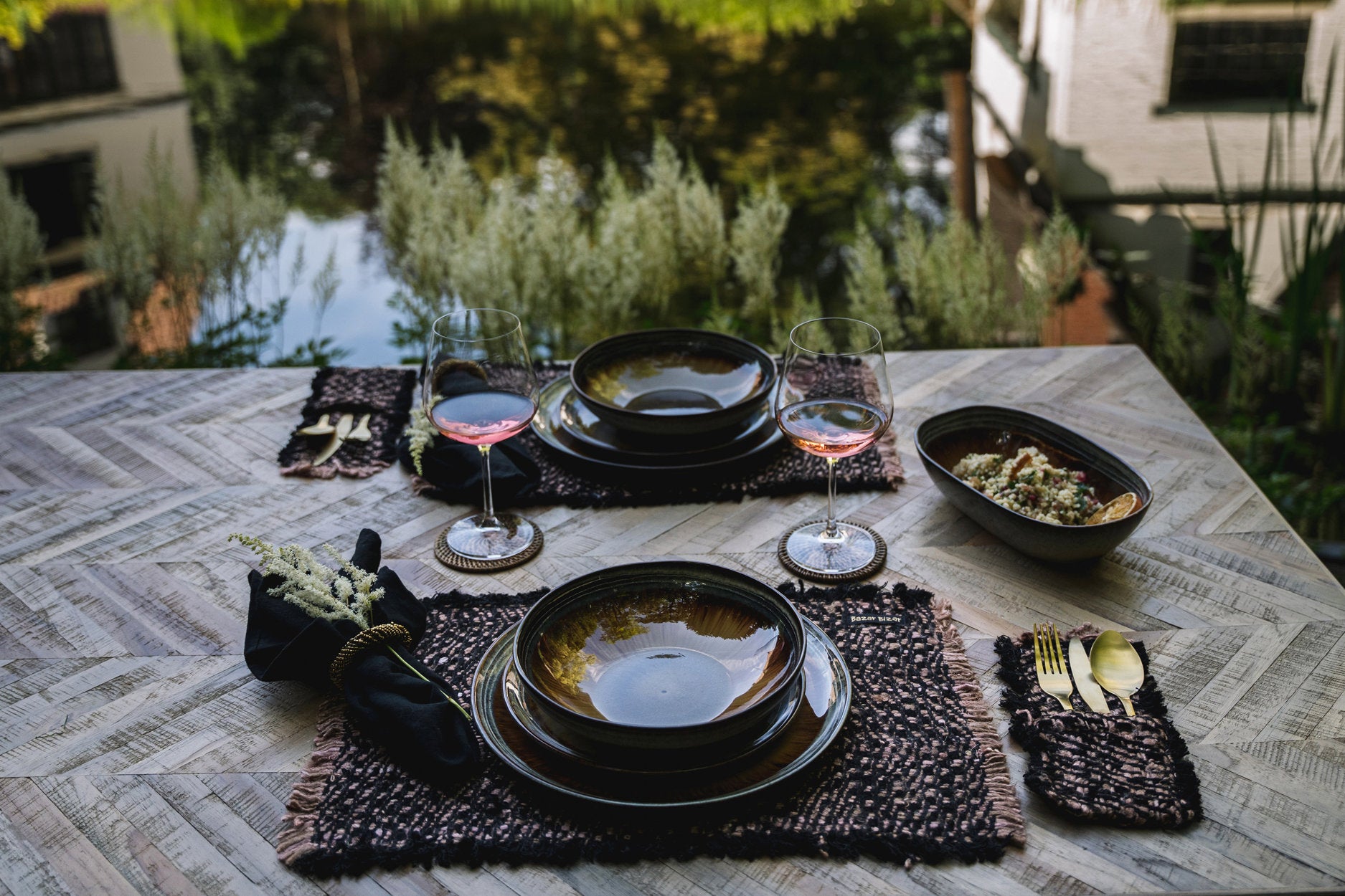 the-oh-my-gee-placemat-black-copper