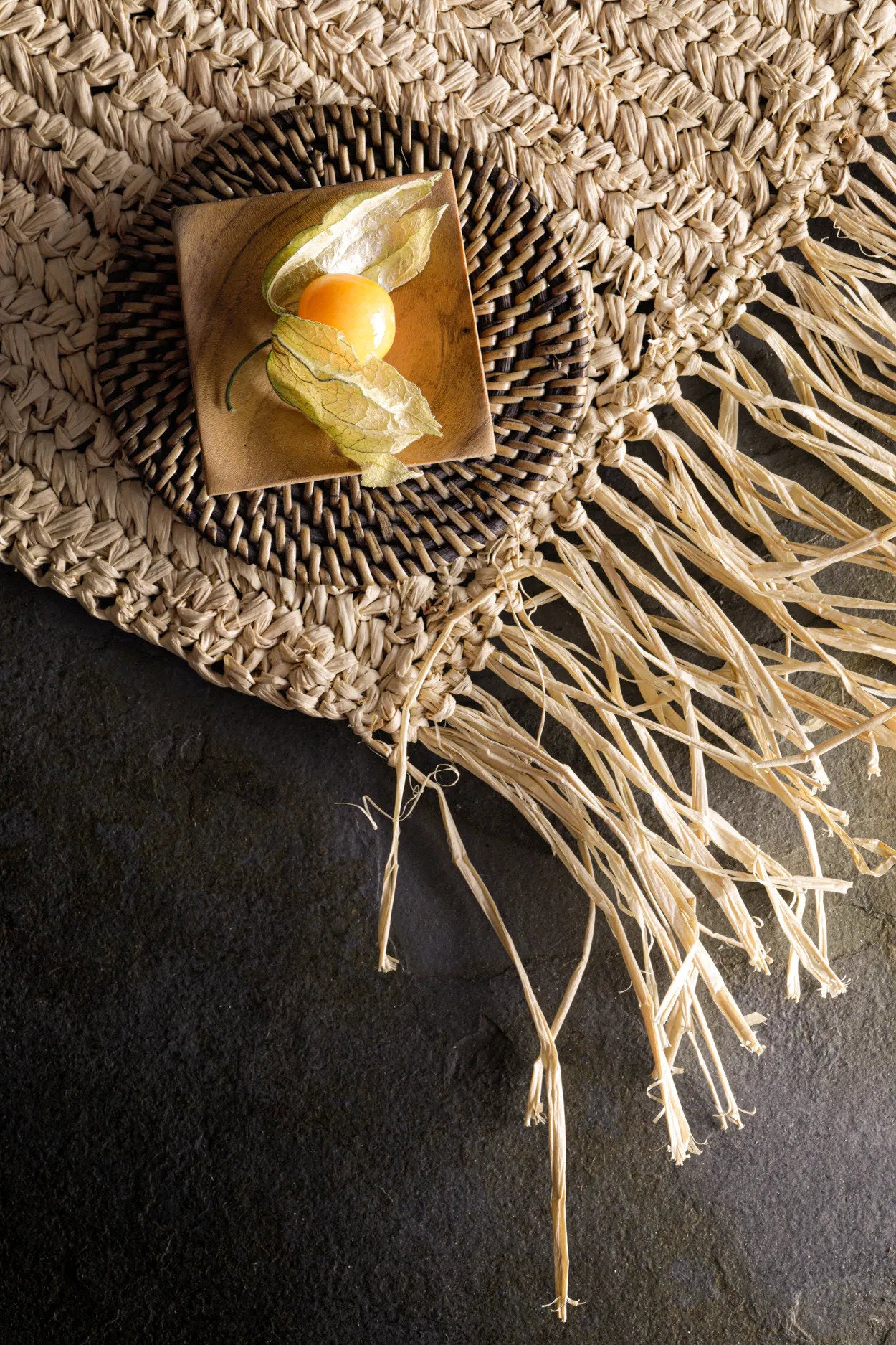 the-fringe-raffia-placemat-rectangular-natural