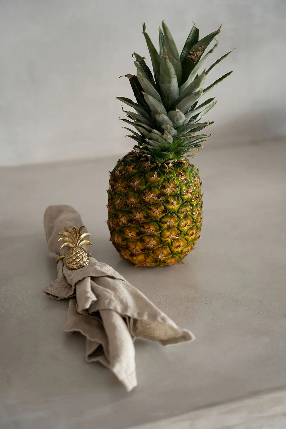 the-pineapple-napkin-ring-gold