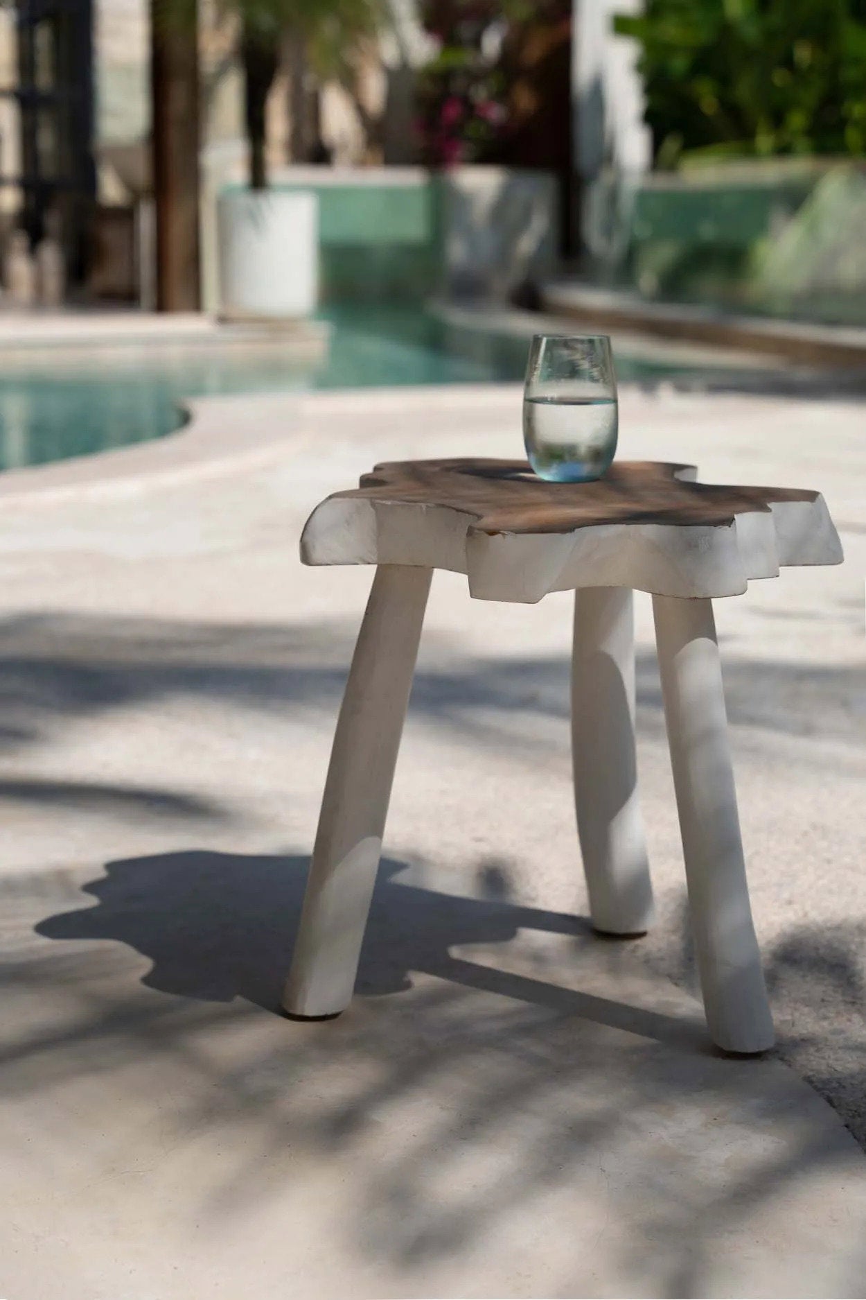 Minimalist recycled glass tumbler with ergonomic grip