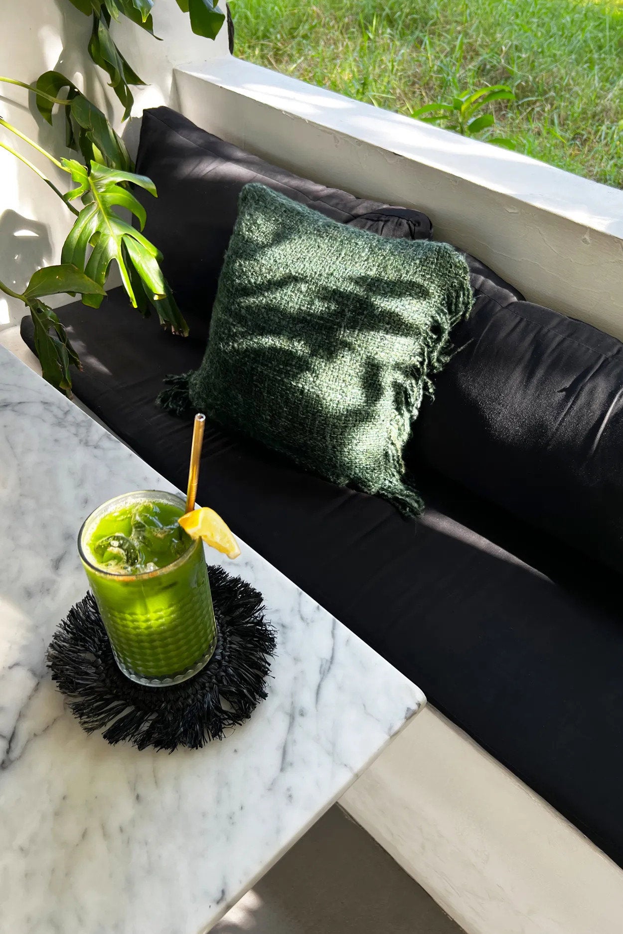 the-fringe-raffia-coaster-black