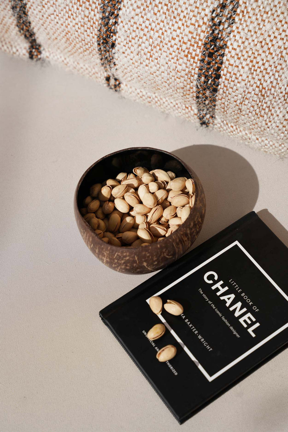 the-coco-food-bowl-natural-black