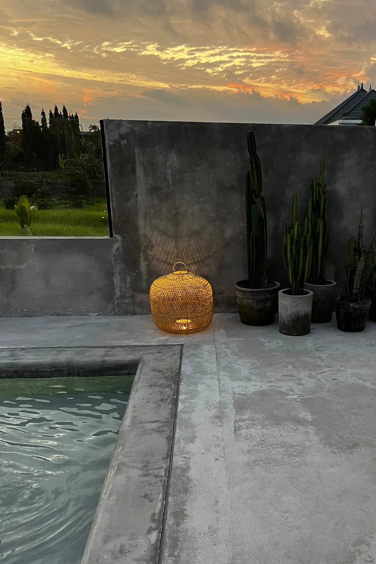 the-batu-bolong-pendant-natural-l