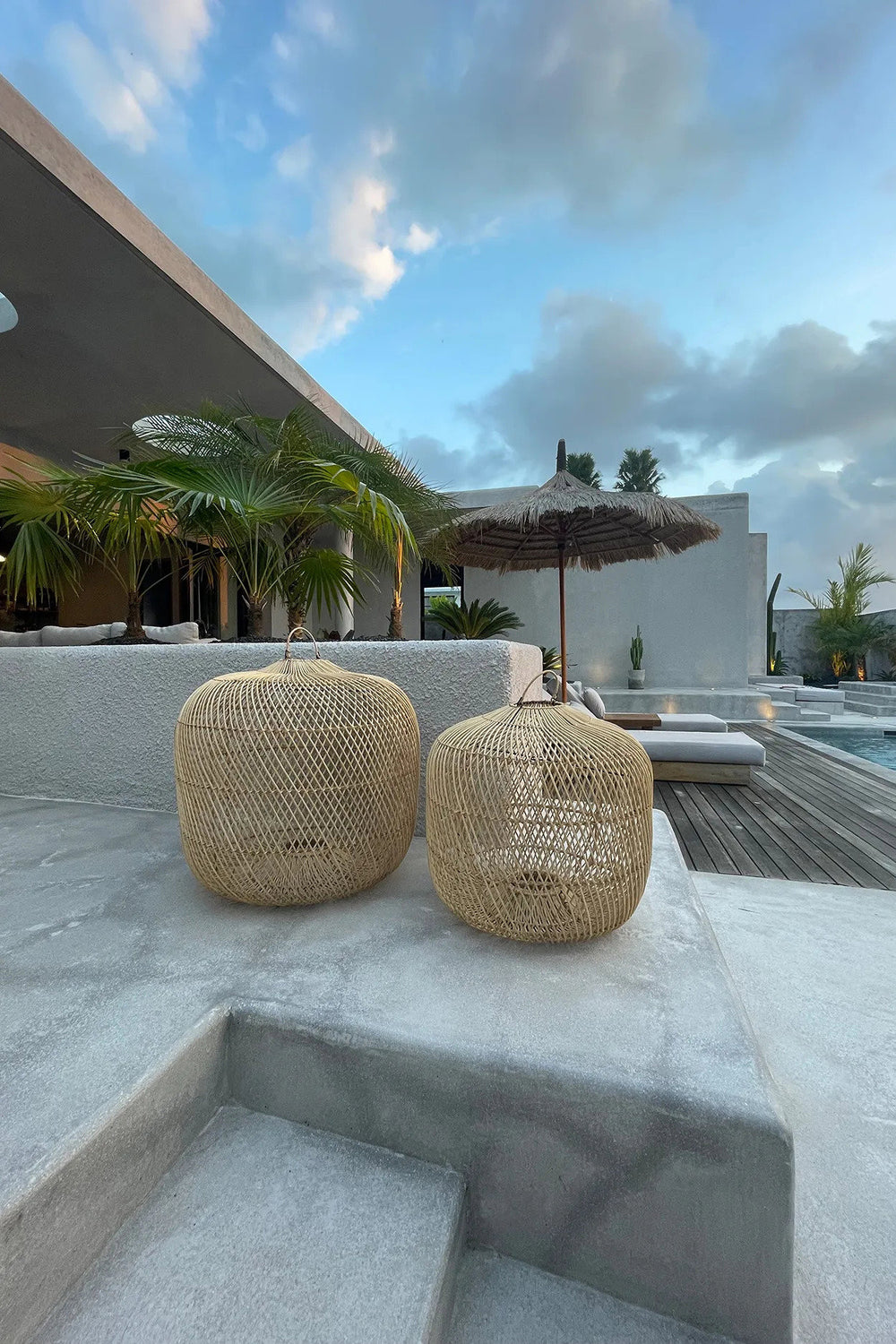 the-batu-bolong-pendant-natural-l