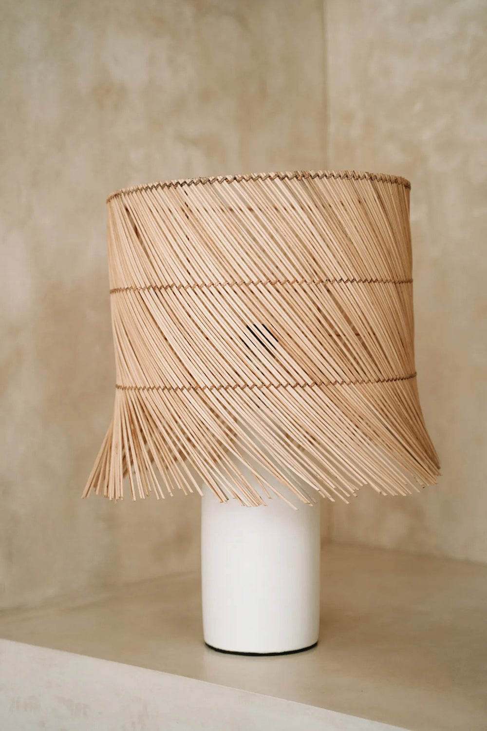 the-rattan-table-lamp-white-natural