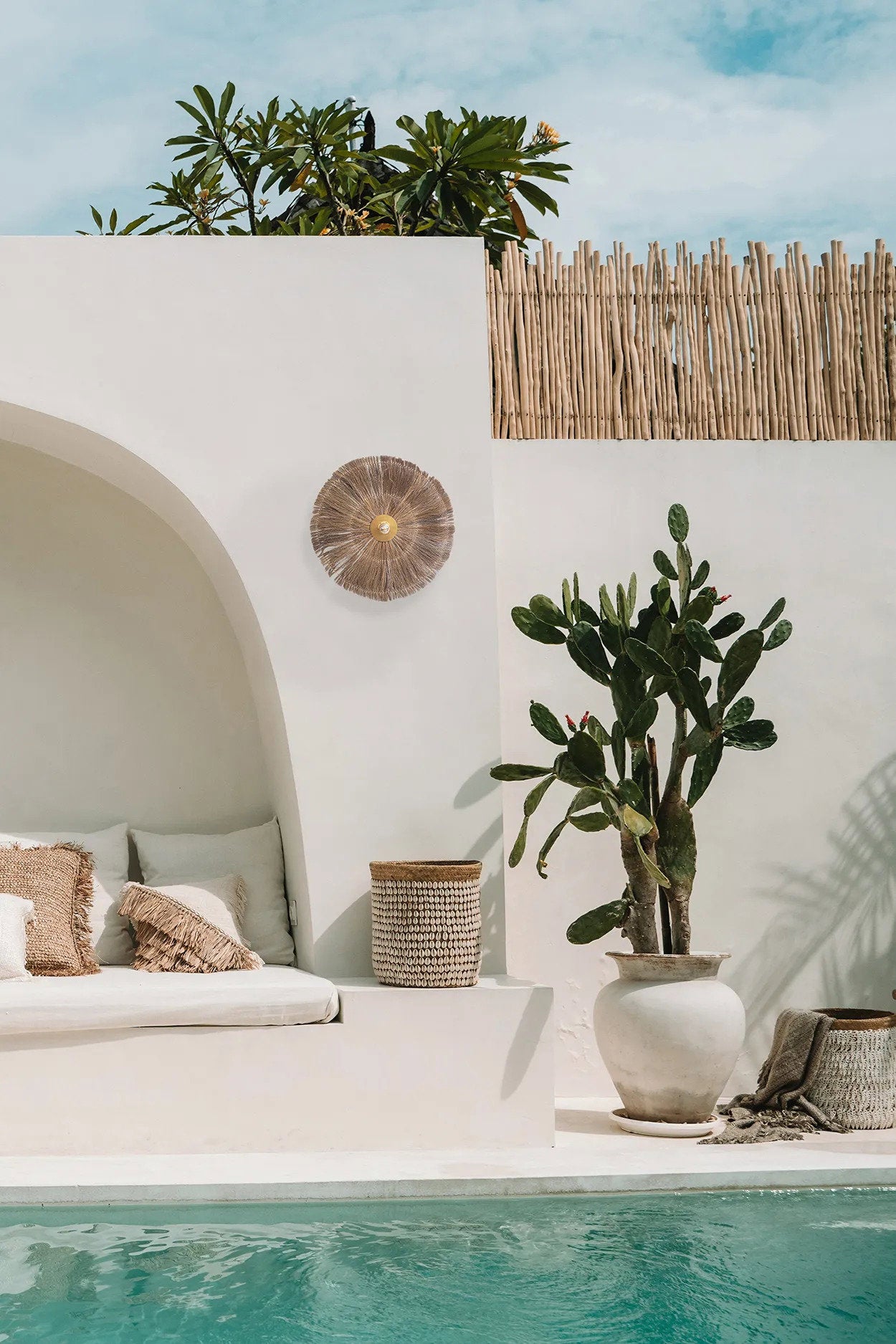 the-chi-chi-wall-lamp-natural-brass-l