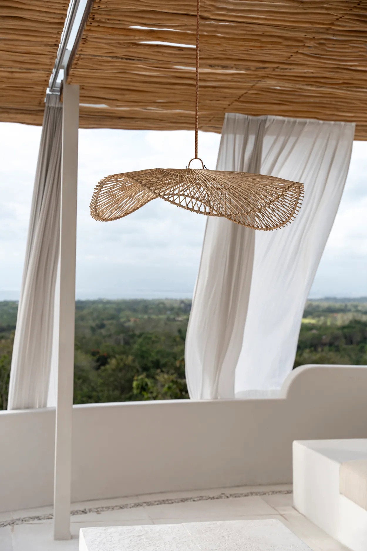 the-chapeau-pendant-natural-l