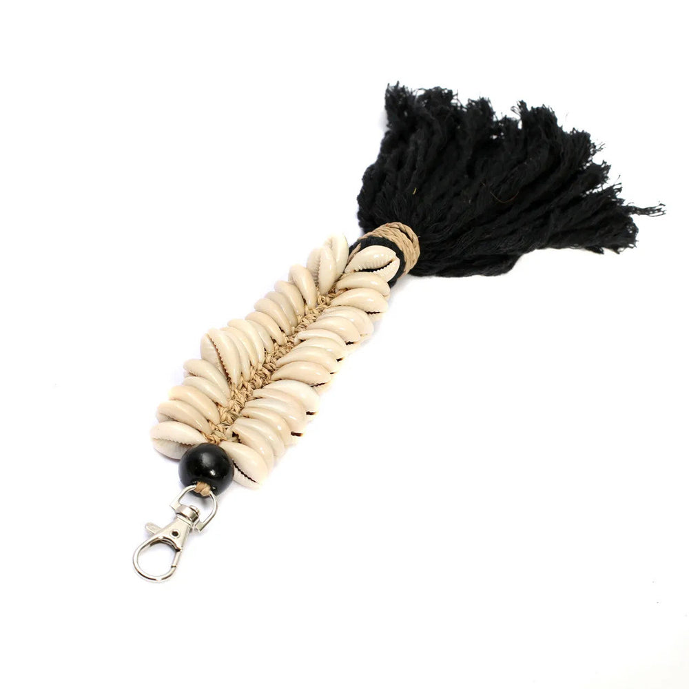the-macrame-fishbone-keychain-black