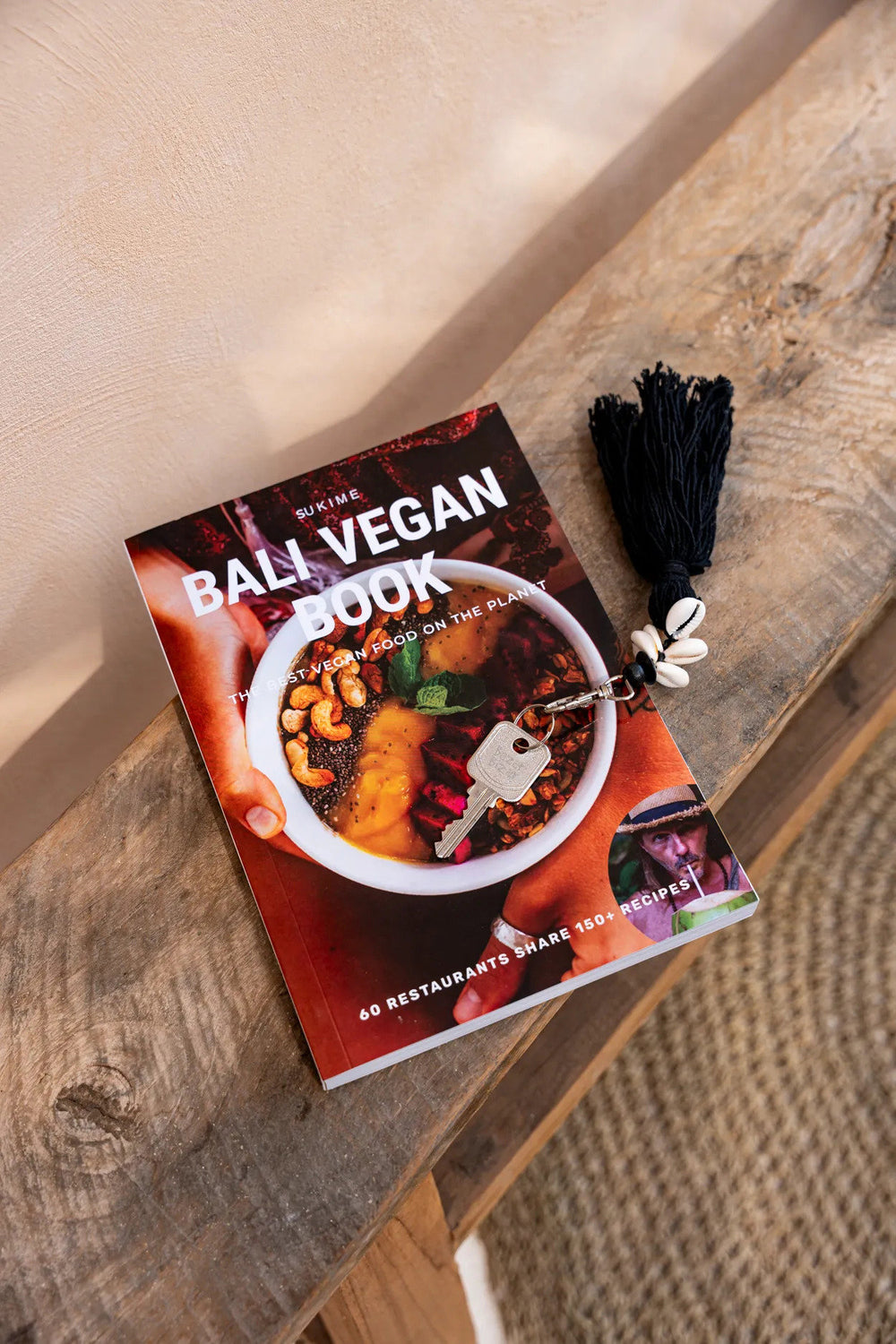 the-cowrie-tassel-keychain-black