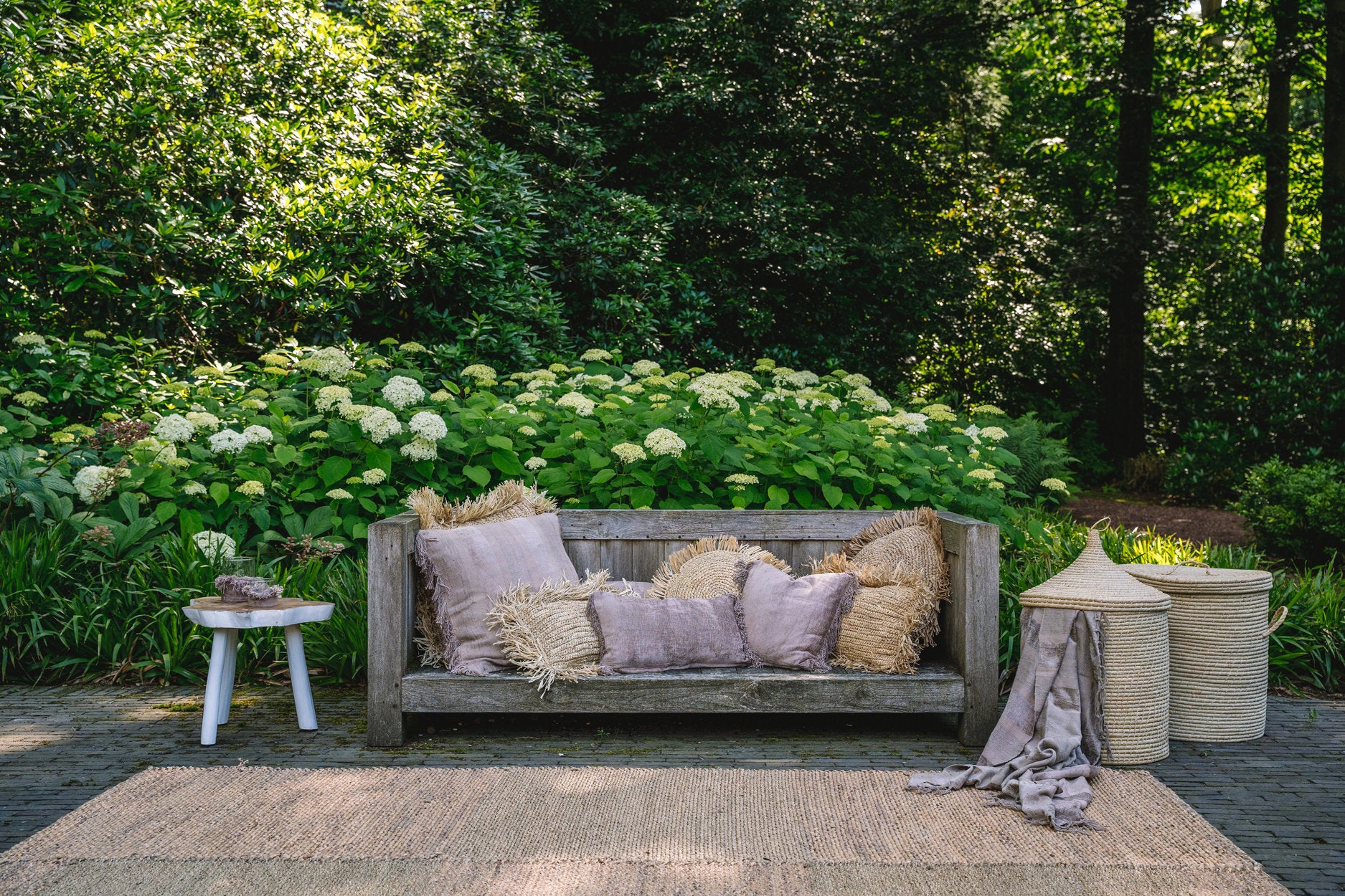 the-oh-my-gee-cushion-cover-concrete-velvet-30x50
