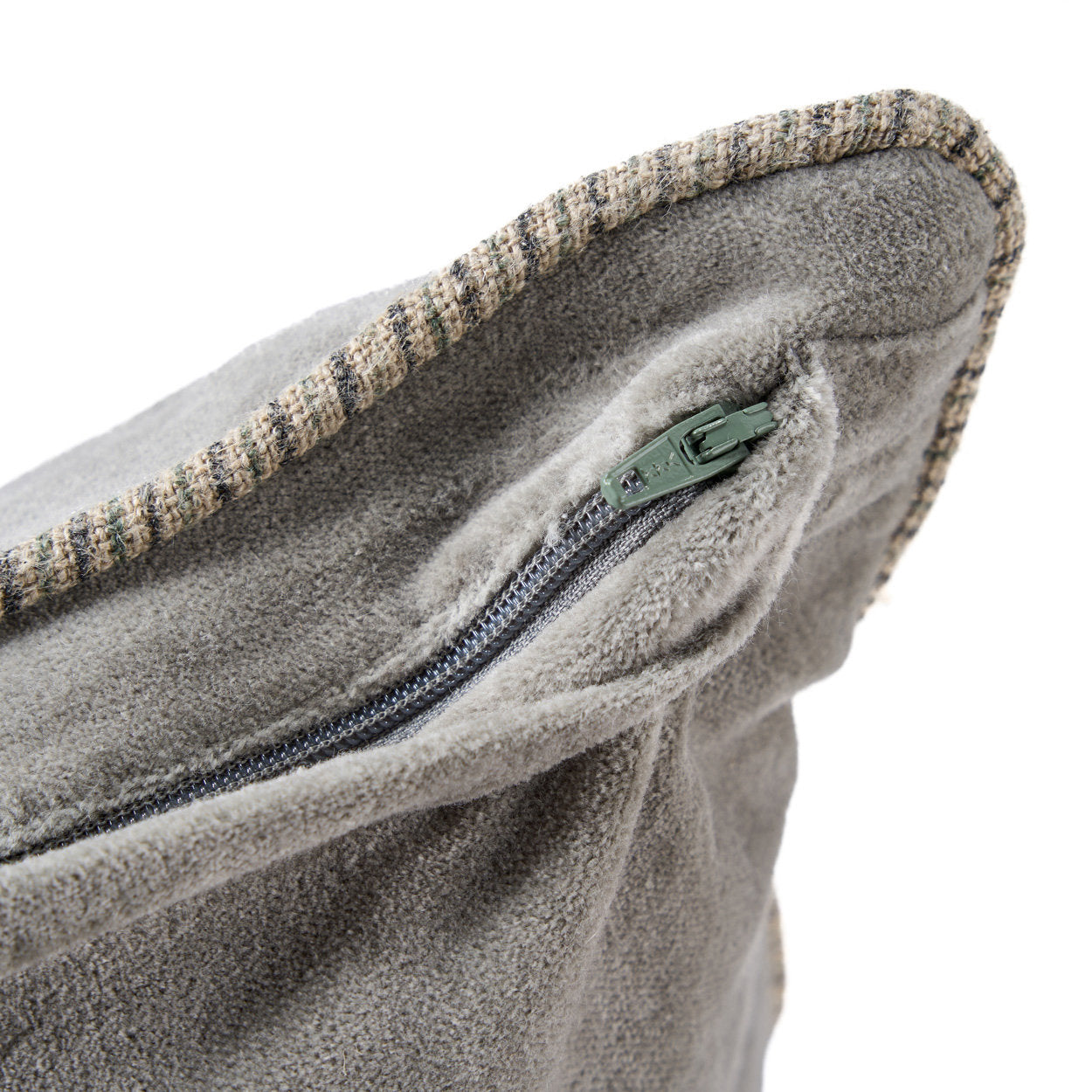 cushion-cover-with-4-side-cord-piping-50x50