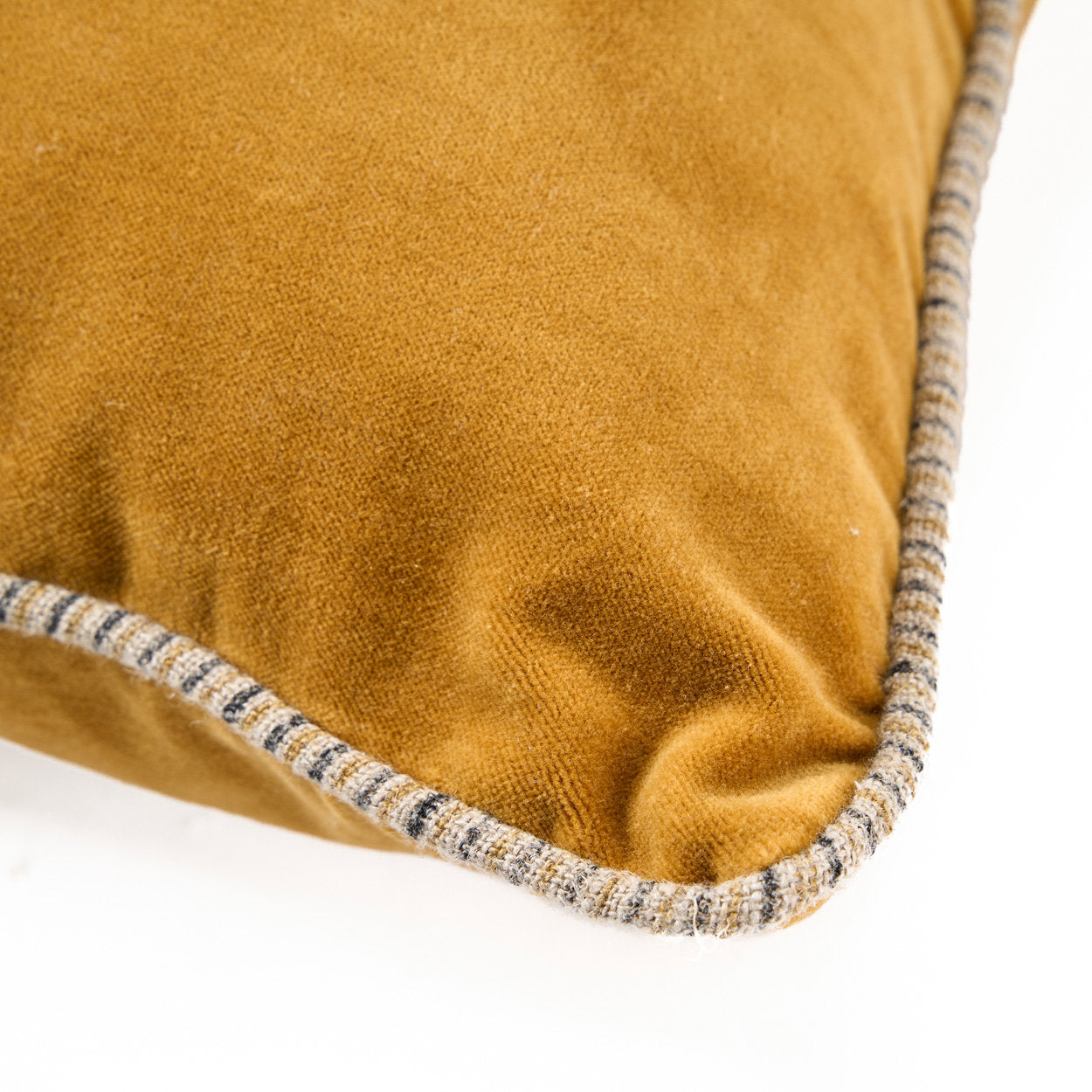 Artisan-crafted 50×50 cm mustard velvet pillow cover, adding vibrant color and warmth to interiors