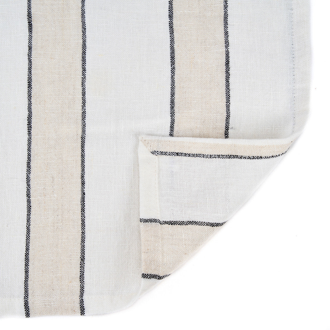 Folded 45x45 cm striped napkin styled on a rustic wood table, ideal for boho or coastal interiors.