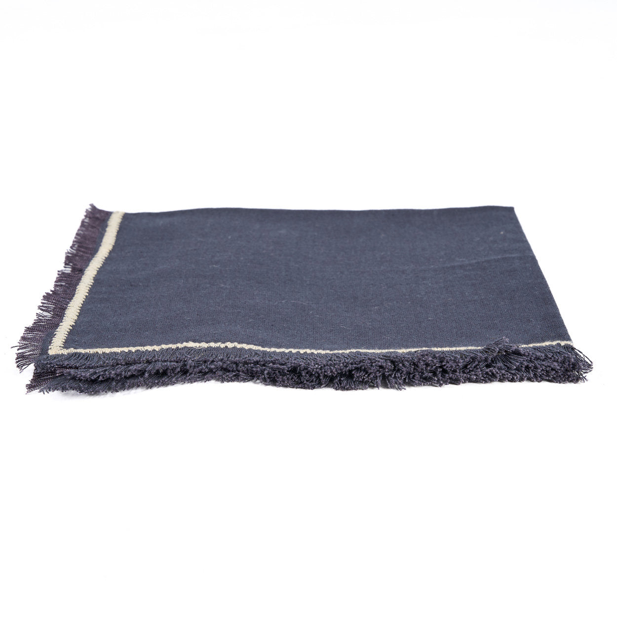  Soft and absorbent black linen napkin sized 45x45 cm, designed for both everyday use and special occasions.