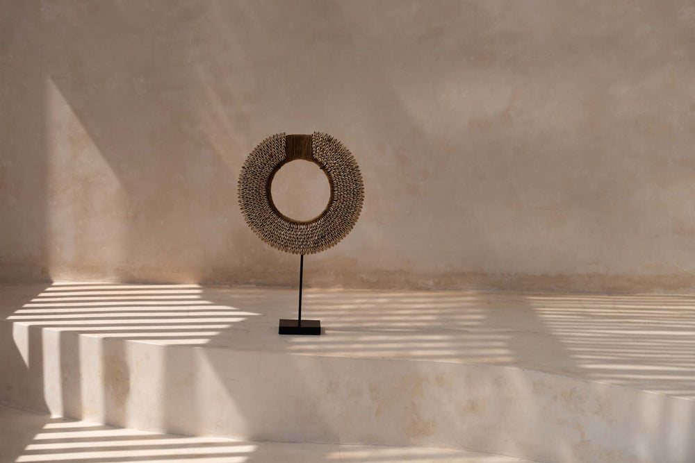 the-shell-reunion-on-stand-natural