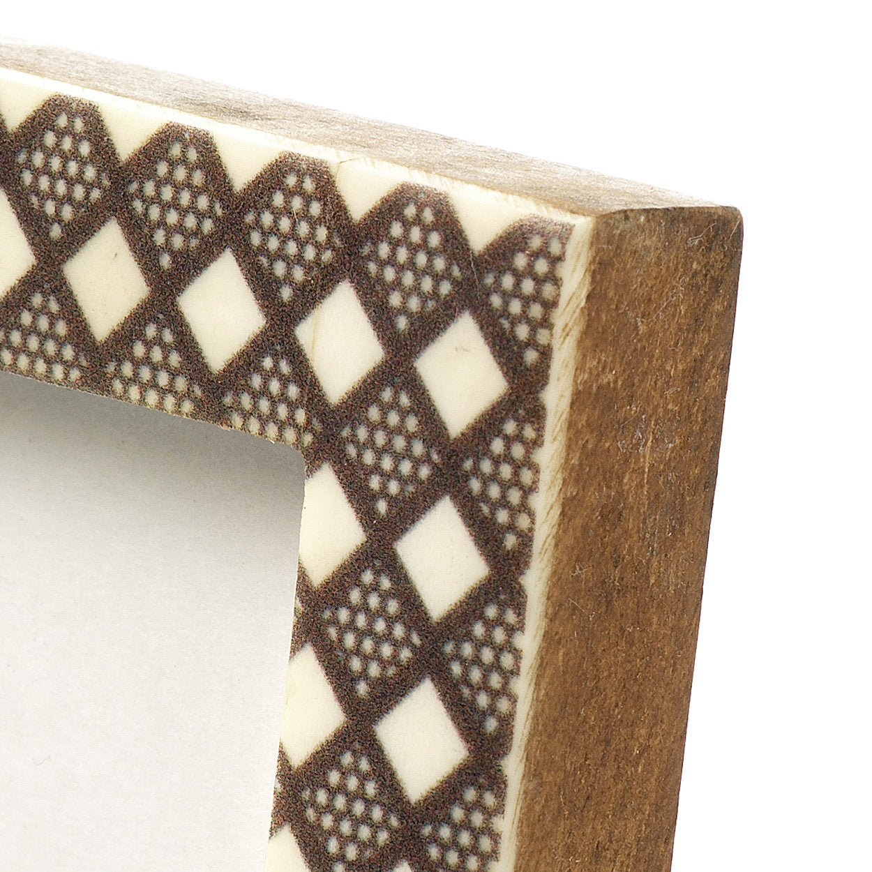 the-diamond-cut-frame-white-brown-5x7