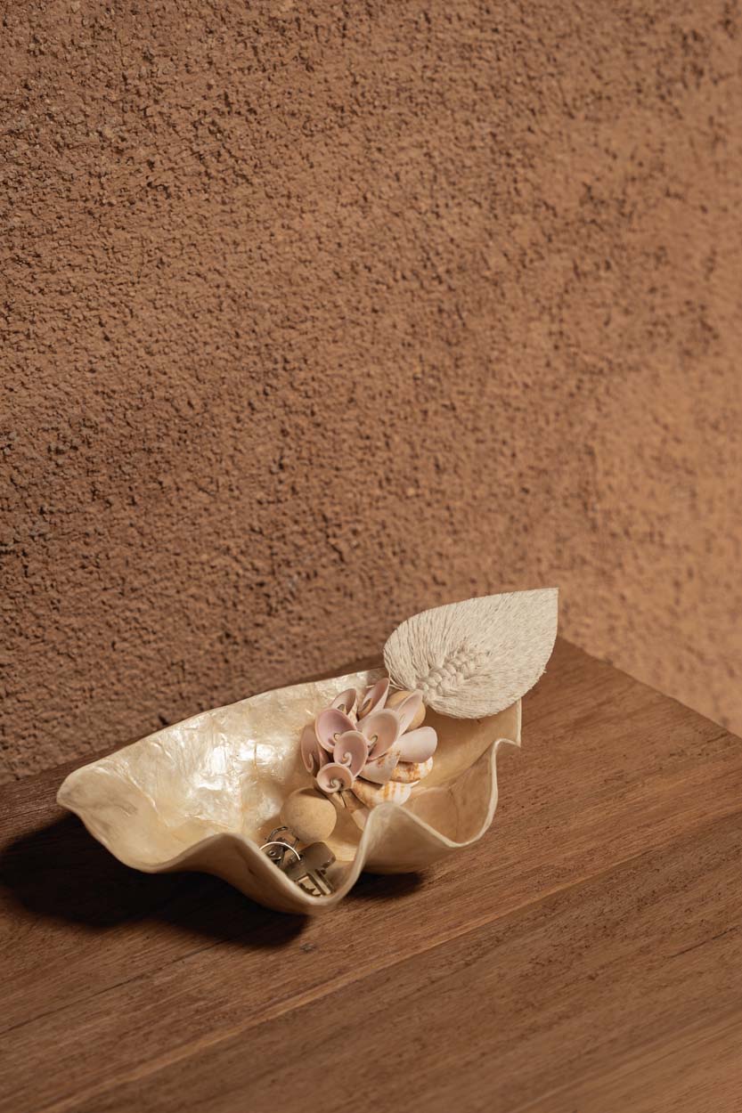 The Mother of Pearl Soap Dish - White - M