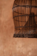 Die Pendelleuchte Woven Bell - Dunkles Walnussholz - S