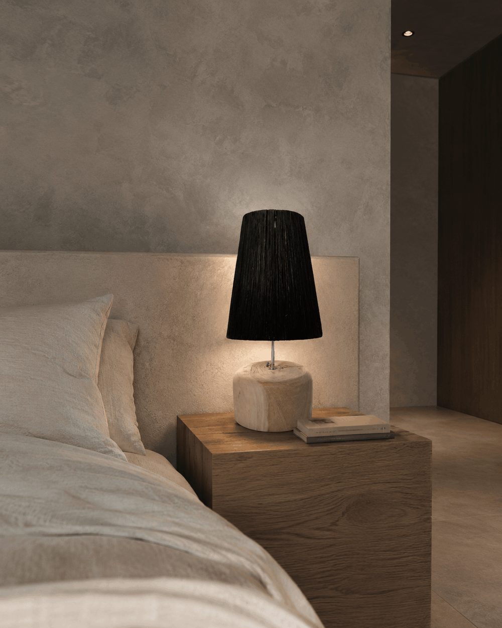La Lámpara de Mesa de Madera de Teca y Rafia - Negro Natural