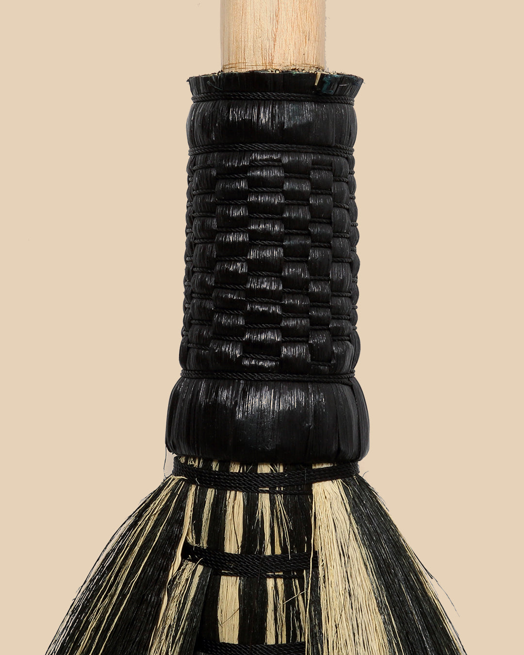 La Grande Scopa - Nero Naturale